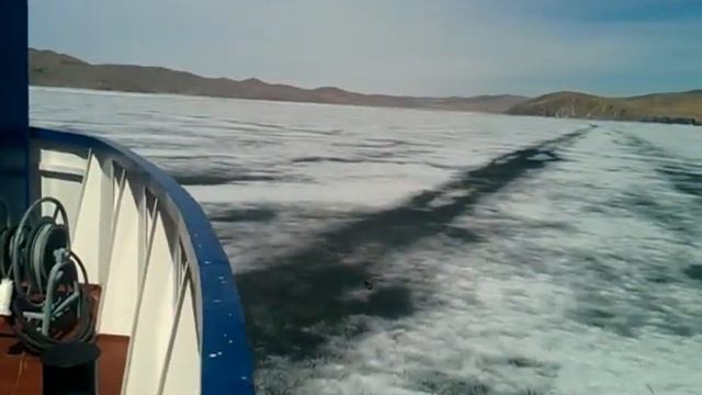 ОЛЬХОНСКИЙ ПАРОМ 2018 ЛОМАЕТ ЛЕД смотреть онлайн