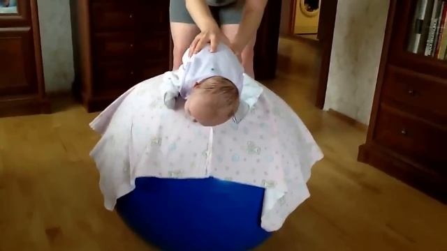 Маруся держит голову на мяче смотреть онлайн