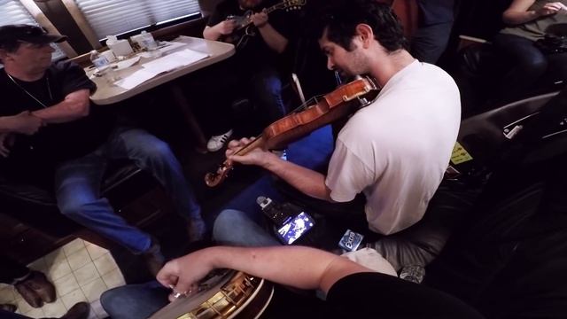 Sally Goodin - Tour Bus Sessions смотреть онлайн