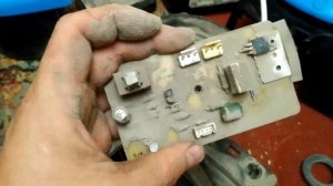 Вскрытие пылесоса Самсунг.  Трэш внутри. Ч1.