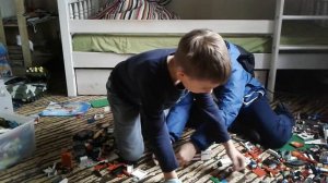 Будем делать гараж из лего