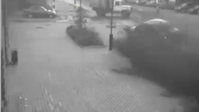 О том как легковушки пашут тротуары смотреть онлайн