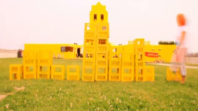 BELLEVUE - Das temporäre Haus. "Zeit ist Gelb" смотреть онлайн