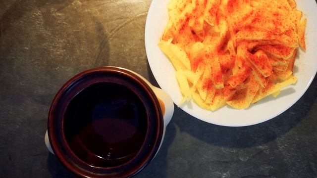 Жаркое с грибами и тушенкой в горшочке! Потрясающе вкусное блюдо на каждый день! смотреть онлайн