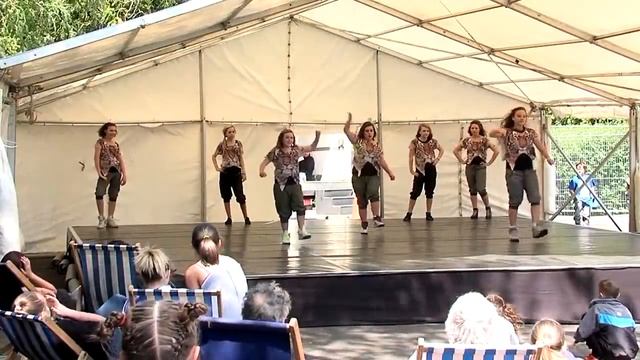 Roker Mass Dance featuring Bounce N Boom смотреть онлайн