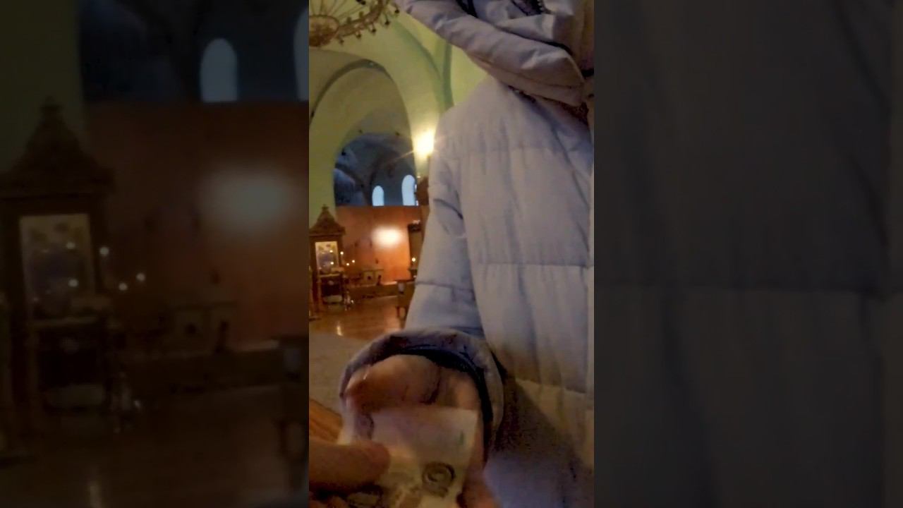 самая наглая попрошайка в церкви, отдал все деньги #город #вера #церковь #попрошайка смотреть онлайн