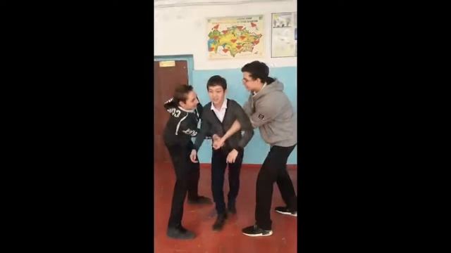 Поздравление мальчиков с 7 мая смотреть онлайн