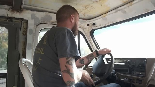 Я купил ЕЩЕ ОДИН ВЭН! смотреть онлайн