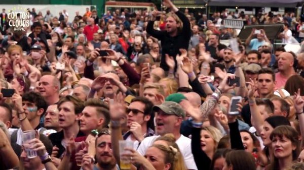 Toploader - Dancing In The Moonlight (Live at Cotton Clouds Festival)