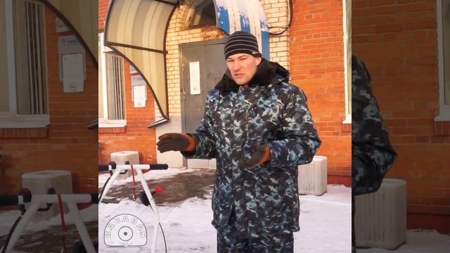 Ледокол - безопасно и деликатно удаляет наледь с тротуаров смотреть онлайн