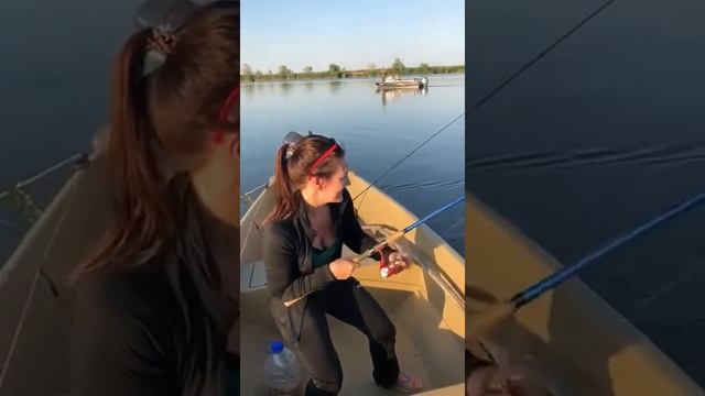 Рыбалка в Астрахани, село Вышка. Ловля судака. ГостевойДомНавигатор смотреть онлайн