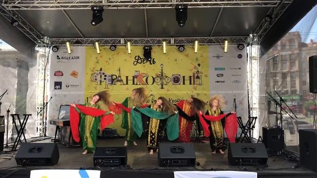 Национальный танец Объединенных Арабских Эмиратов смотреть онлайн