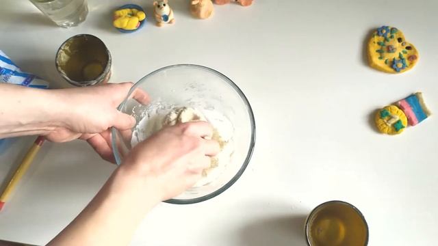 САМЫЙ ПРОСТОЙ СПОСОБ СДЕЛАТЬ СОЛЁНОЕ ТЕСТО ДЛЯ ЛЕПКИ смотреть онлайн