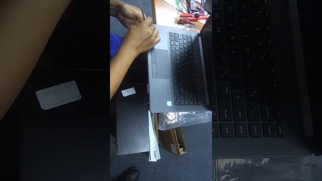 Cara bongkar casing laptop merk HP 240-G7 смотреть онлайн
