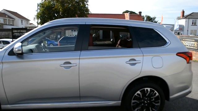 Mitsubishi Outlander PHEV 2.0 5hs CVT 4x4 Auto - WR18FCG смотреть онлайн