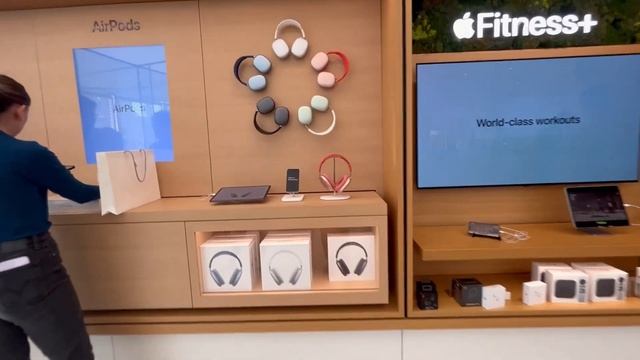 Apple Store Dubai Mall #applesupport #iphonecovers #macbook #applestore #dubaimall #emaar #iphone14