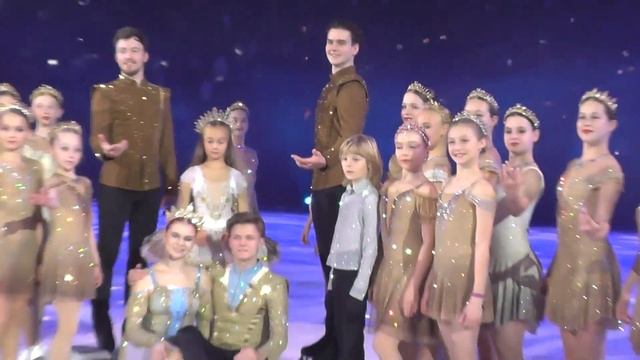 Фото в золотом. Кроме Крабика Александра Плющенко. Шоу 1.11.23 Санкт-Петербург смотреть онлайн