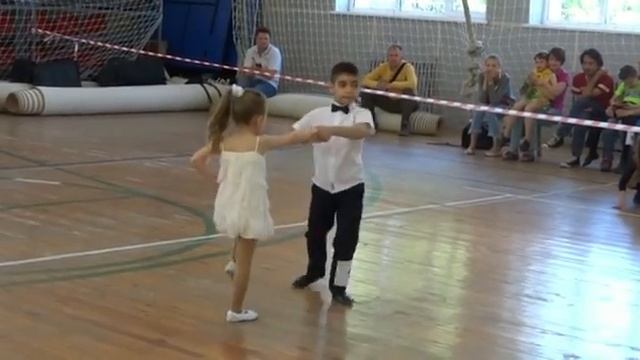 ДЕБЮТ Открытое первенство ДЮСШ №1 г. Аксай Закрытие сезона по акробатическому рок-н-роллу смотреть онлайн