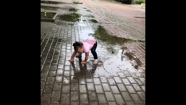 Молодая звезда клипа Водица смотреть онлайн