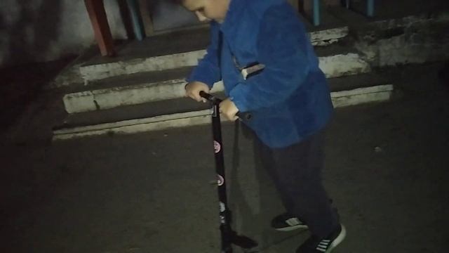 трюки на самокате. смотреть онлайн