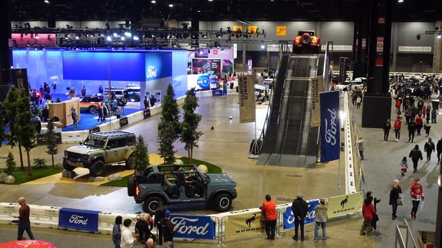 Автошоу Чикаго 2024 Джипы Ford. Подъем смотреть онлайн