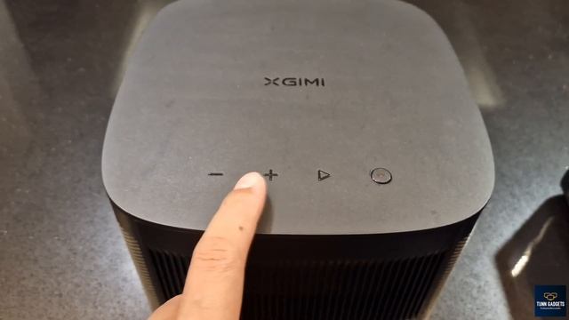Preview : Xgimi Horizon Full HD VS Changhong M4000