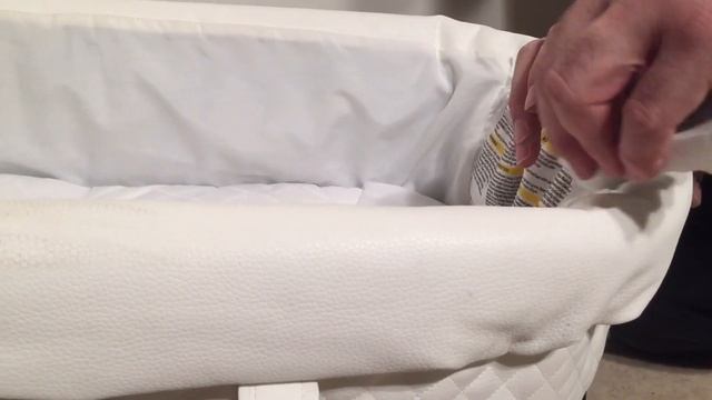 How to Remove and Clean the Textiles from an Emmaljunga Mondial De Luxe Carrycot смотреть онлайн