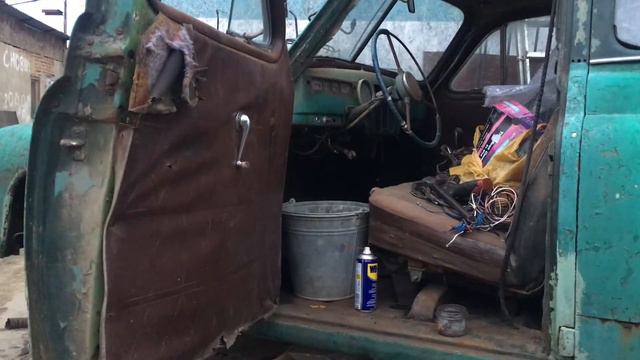 Замена разбитого стекла на Победе.