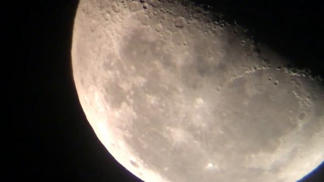 МКС на фоне Луны. смотреть онлайн