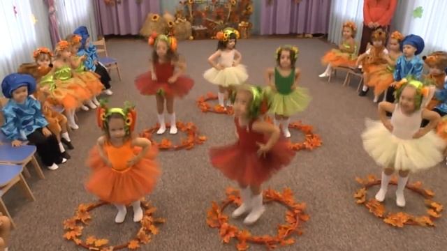 Танец овощей. "Раз ладошка, два ладошка". Ясельная группа детсада № 160 г. Одесса 2016. смотреть онлайн