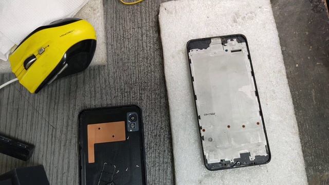 Samsung SM-A105F Galaxy A10 - разборка и замена дисплейного модуля (Samsung Galaxy A10- Disassembly