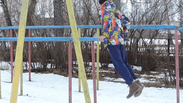 КАК НАУЧИТЬСЯ ПОДТЯГИВАТЬСЯ НА ОДНОЙ РУКЕ / How to learn one arm pull ups смотреть онлайн
