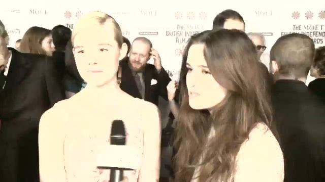 Ginger & Rosa stars Elle Fanning and Alice Englert on BIFA red carpet смотреть онлайн