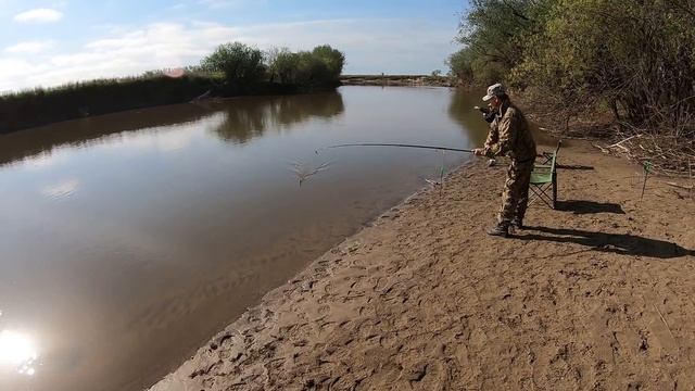 В шторм на лодке ПВХ!!! Душевная рыбалка на спиннинг. смотреть онлайн