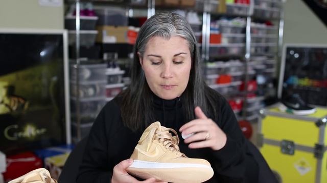 Air Jordan 1 Retro High, Season of Her смотреть онлайн