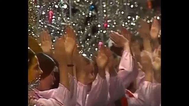 БДХ п/у В. Попова (музыка Александра Пахмутова, слова Николай Добронравов) — Улица Мира смотреть онлайн