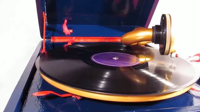 На далёком берегу. Клавдия Шульженко смотреть онлайн