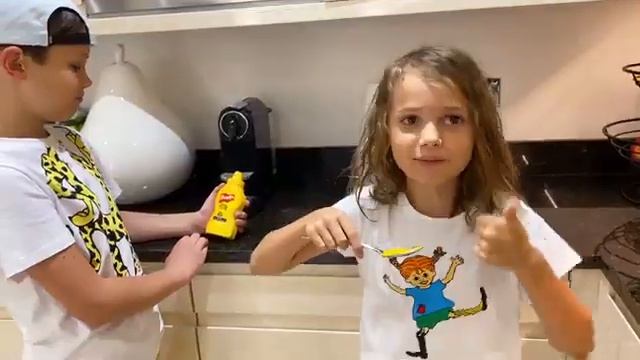 НАРИСУЙ и ОТГАДАЙ ЧЕЛЛЕНДЖ от МАКС и КАТИ смотреть онлайн