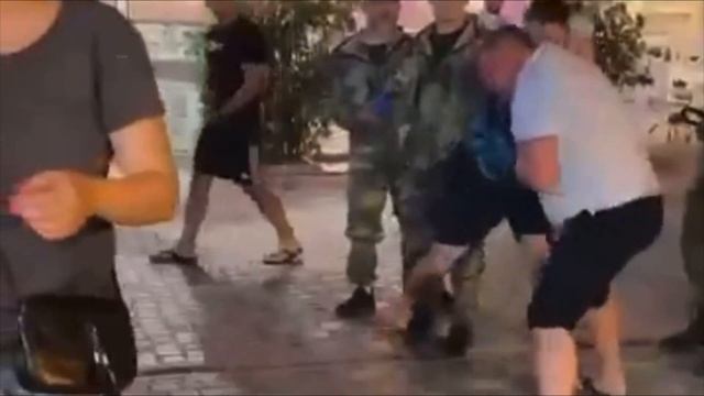 Драчуна в Алуште шлепнули нагайкой смотреть онлайн
