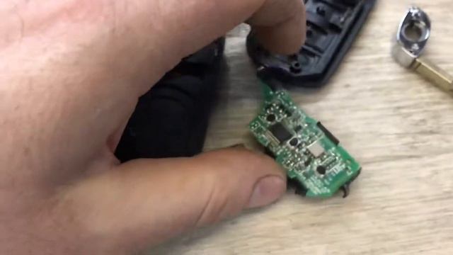 Ключ Land Rover Range Rover Smart key Sport, Vogue замена корпуса ключа ремонт ключей смотреть онлайн