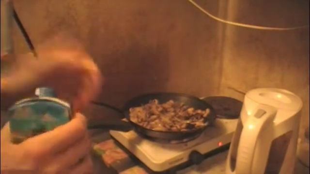 Жомни жральни. Готовим мяско смотреть онлайн