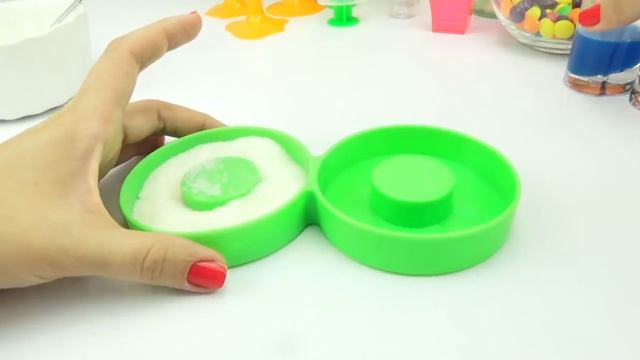 Сюрпризы и игрушки в бомбочках для ванной смотреть онлайн