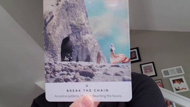 Breaking the chain...Oracle cards for this week. смотреть онлайн