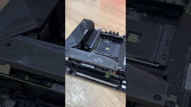 Материнская плата Asus ROG Strix X570-I Gaming смотреть онлайн