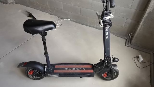 Kugoo M4 PRO. Складной механизм руля лажает. И еще мелкие недочеты. смотреть онлайн