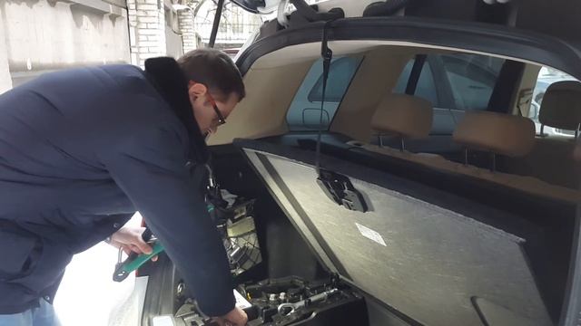 Резервный аккумулятор в Mercedes GLK: искал его, а нашёл компрессор смотреть онлайн