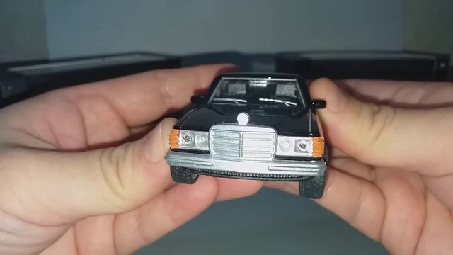 Diecast pull-back Mercedes-Benz W116 смотреть онлайн