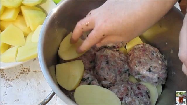 КЮФТА ИЗ КУРИЦЫ С КАРТОФЕЛЕМ томленые в масле Toyuq dəmlənmə küftəsi Азербайджанская кухня Azərb смотреть онлайн