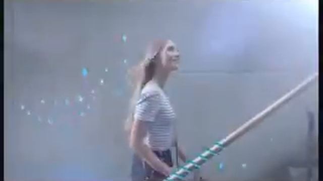 Реклама Dirol: С Dirol X-Fresh девушек тошнит свежестью