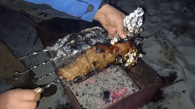 ребра на углях запеченные в фольге. смотреть онлайн